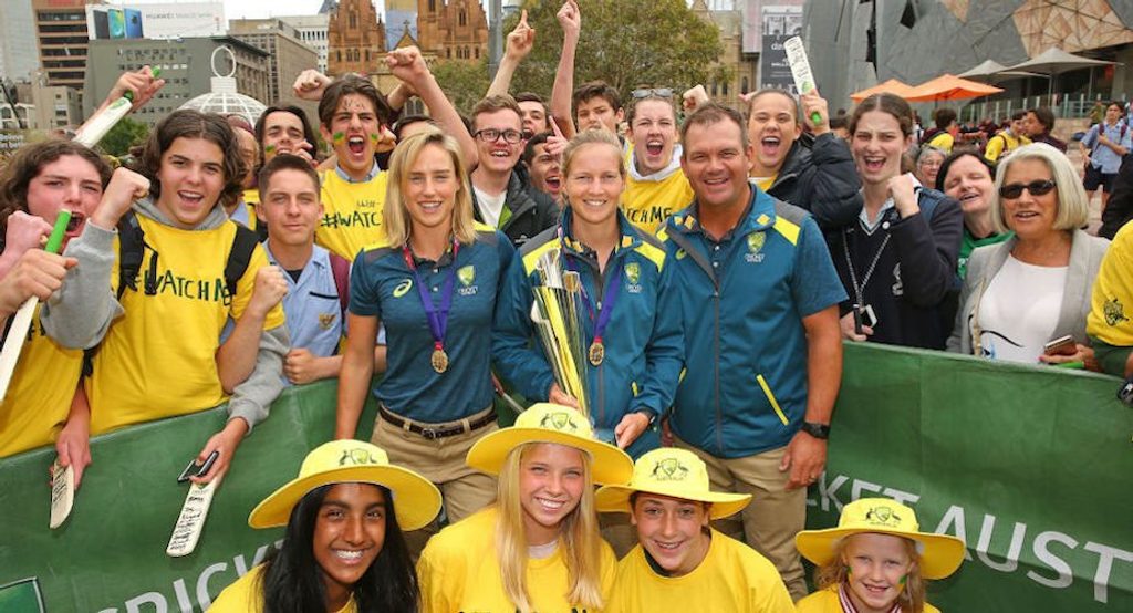 Women’s cricket continues to flourish in Australia but men’s game has slumped