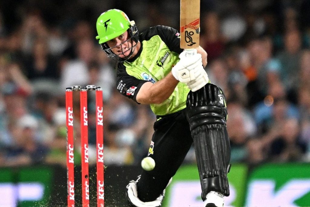 Assistant coach and former Australia all-rounder comes out of retirement to sign for BBL side