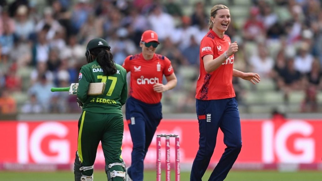 'i Want To Get Faster' - Lauren Bell On The Pace Race, Swing Bowling 