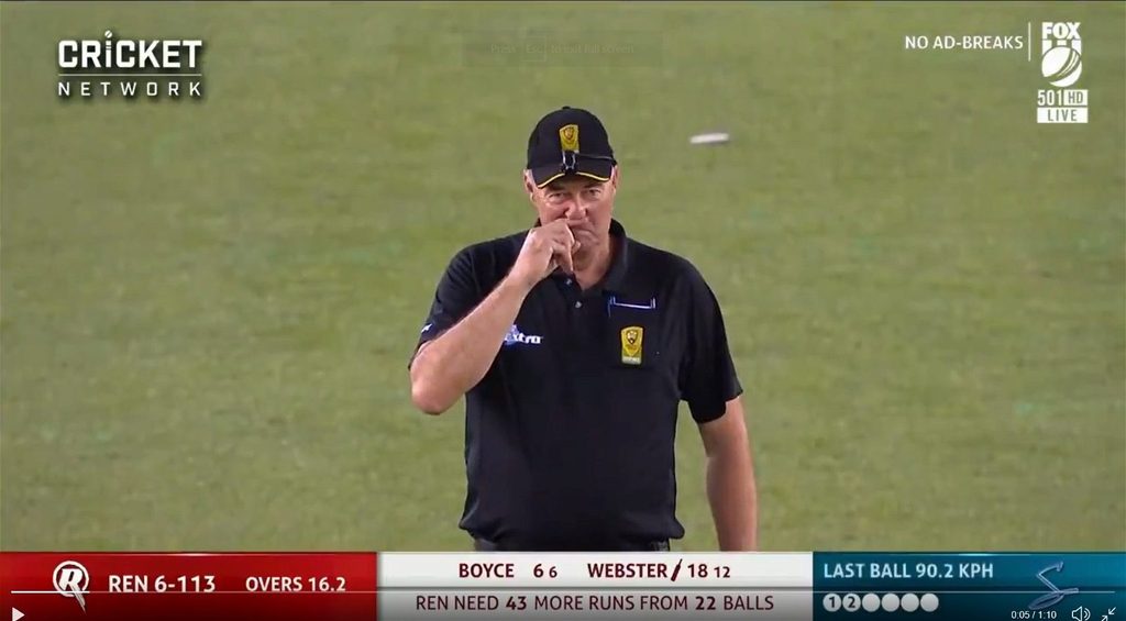 Watch: BBL umpire scratches nose after changing his mind while raising finger