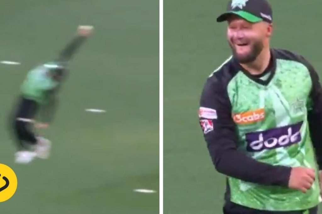 Watch: 'One of the great BBL catches' - Ben Duckett takes flying one-handed grab